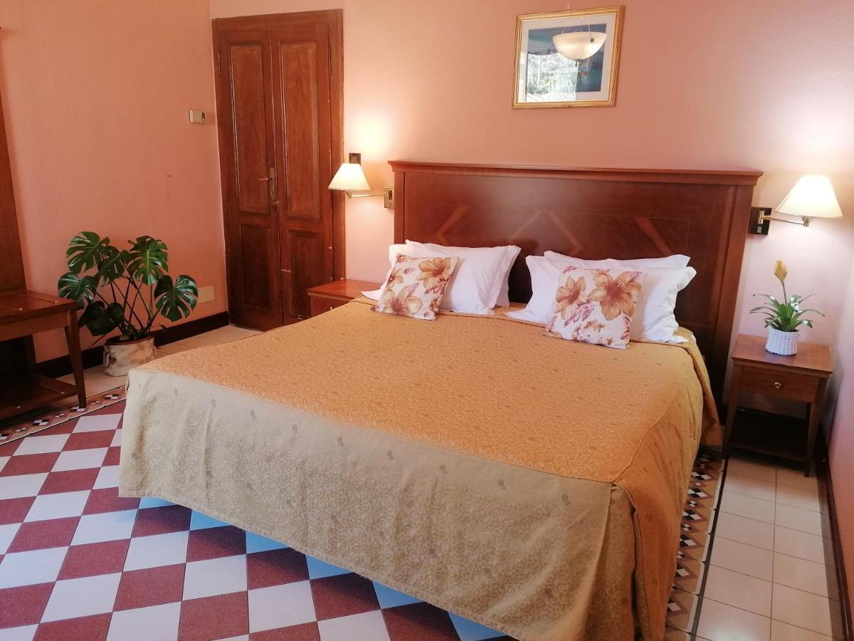 Hotel La Rondinella Cannero Riviera Ngoại thất bức ảnh